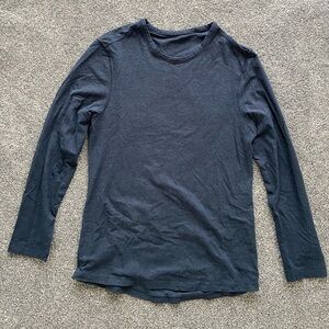 Lululemon men’s Sz small 5 year basic long sleeve shirt EUC